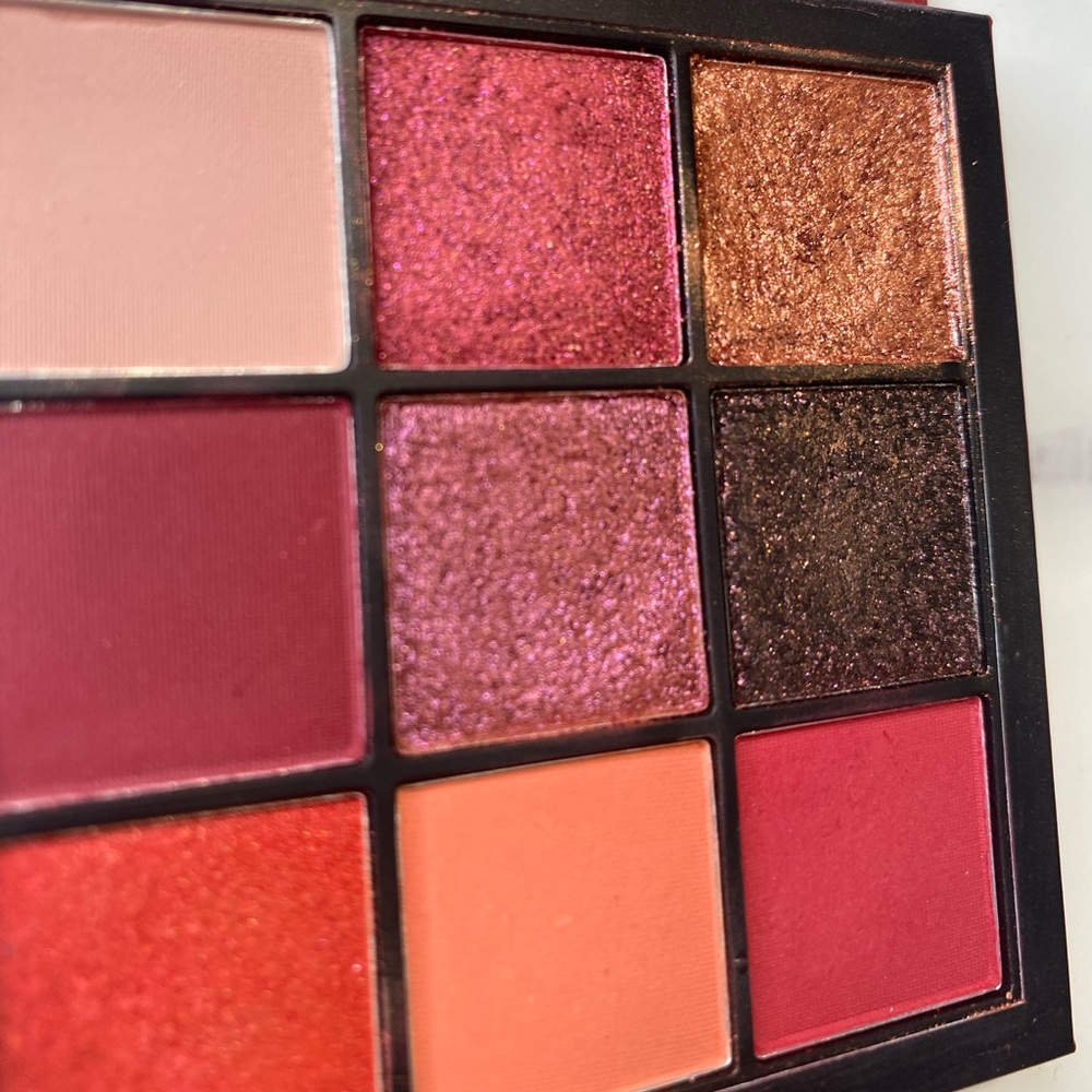 HUDA BEAUTY EYESHADOW PALETTE - Picture 4 of 5